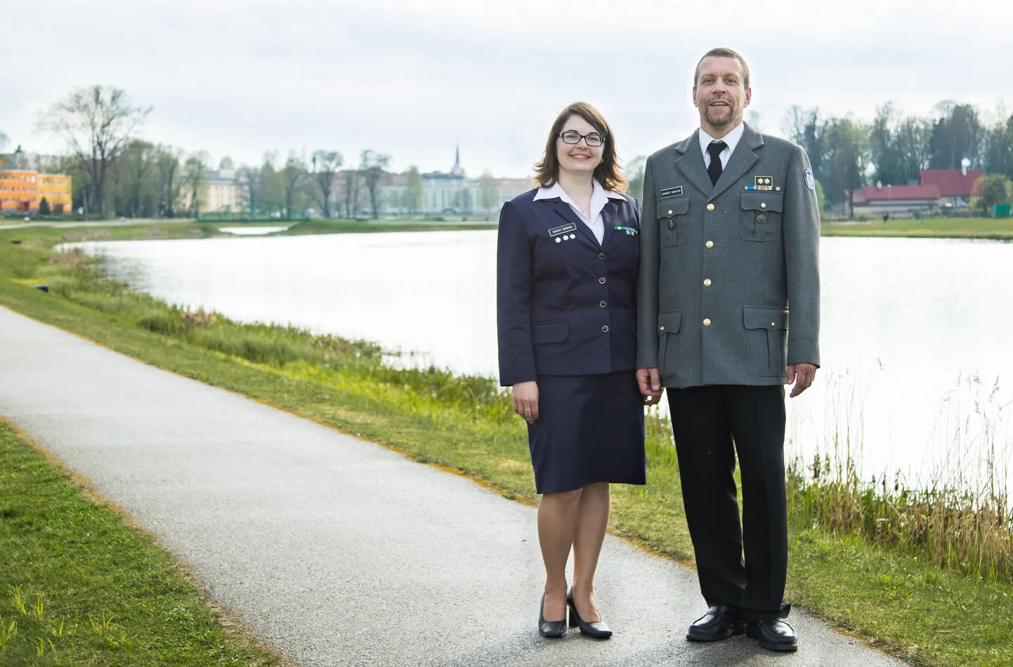 Valgamaale toovad tule Kodutütarde Valgamaa ringkonna vanem Sigrit Säinas ning maakonna noorkotkaste pealik Hannes Vanatoa.