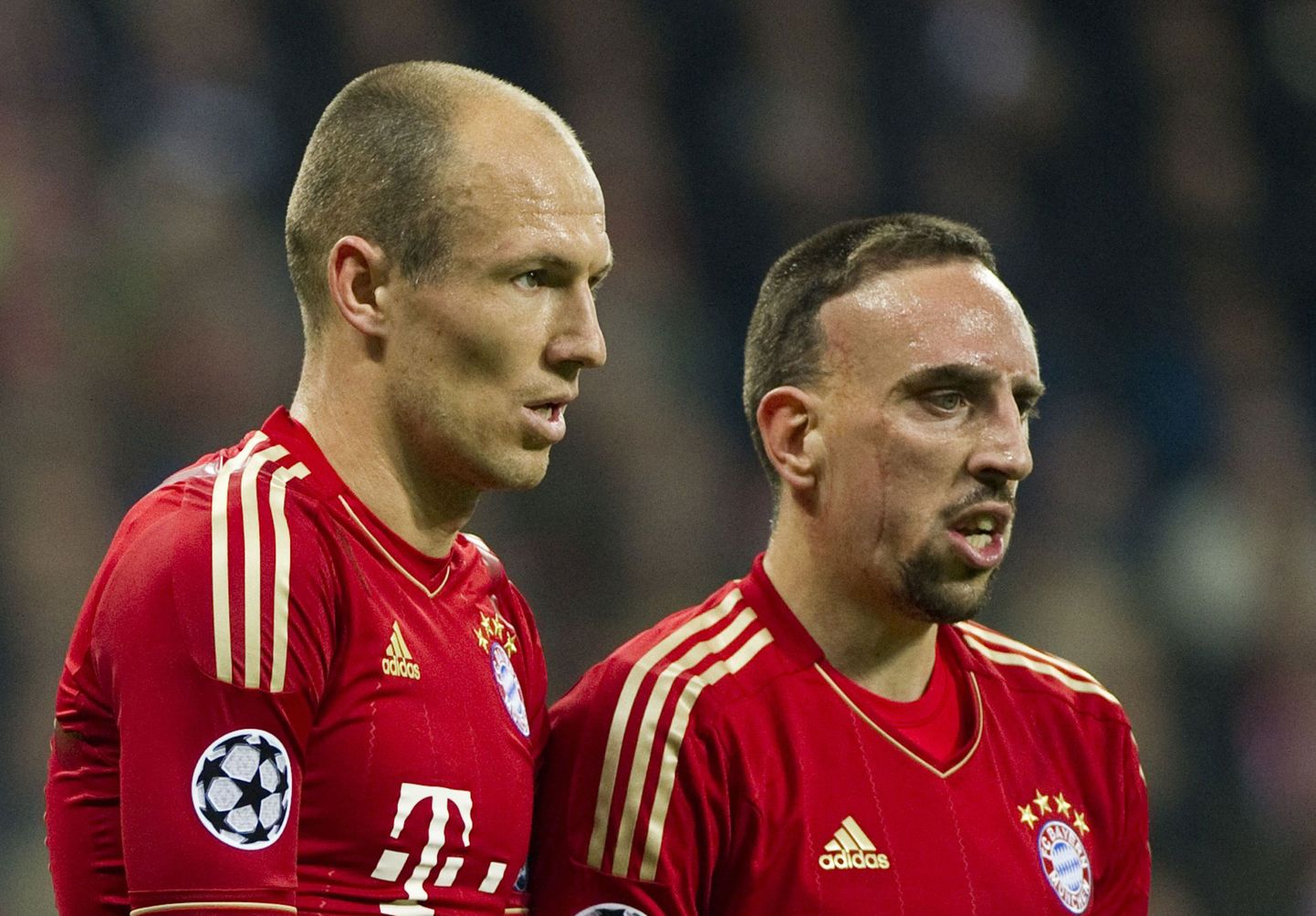 Meeskonnakaaslased Arjen Robben (vasakul) ja Franck Ribery läksid omavahel kättpidi kokku.