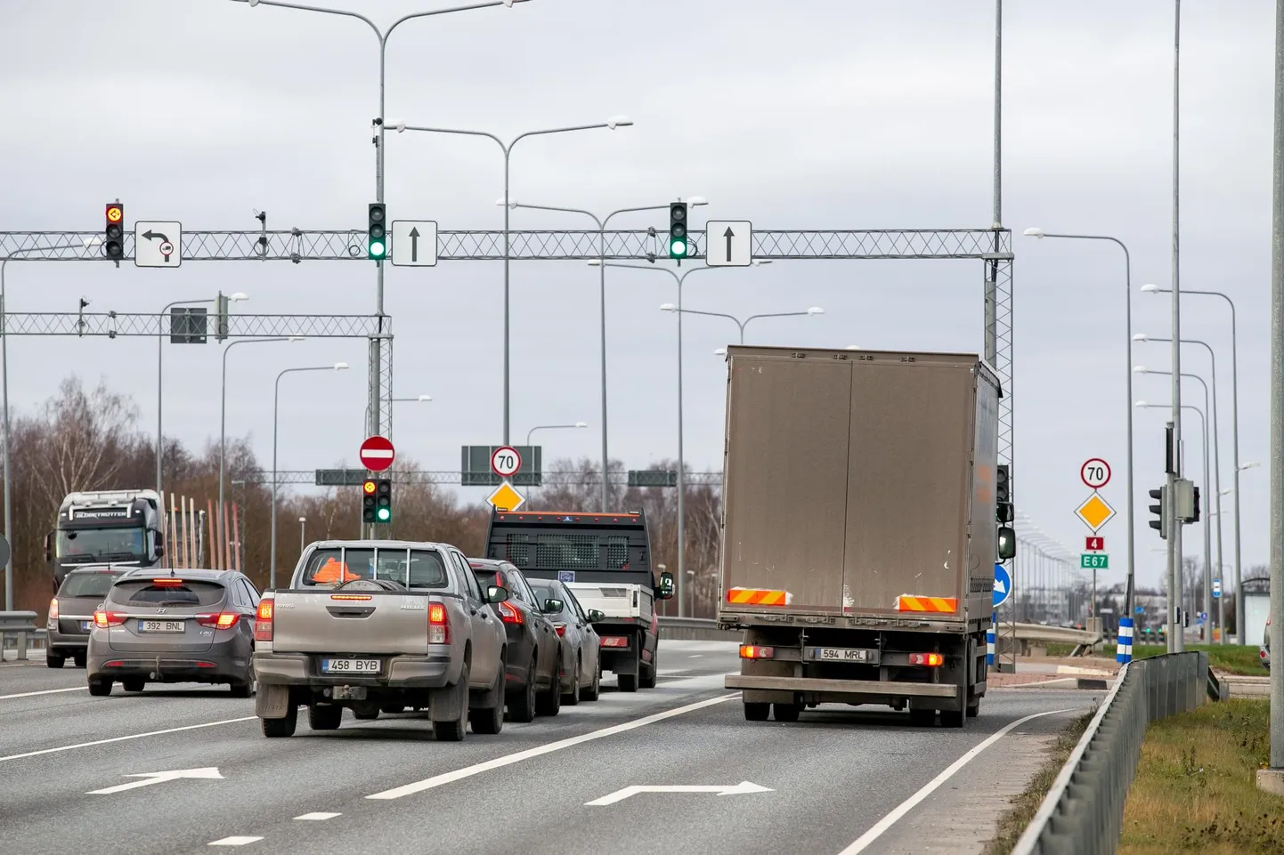 Ehitajate tee on juba praegu oma võimete piiril. Mis juhtuks siis, kui see tee peaks hakkama ühendama kaubajaama lennujaama ja sadamaga?