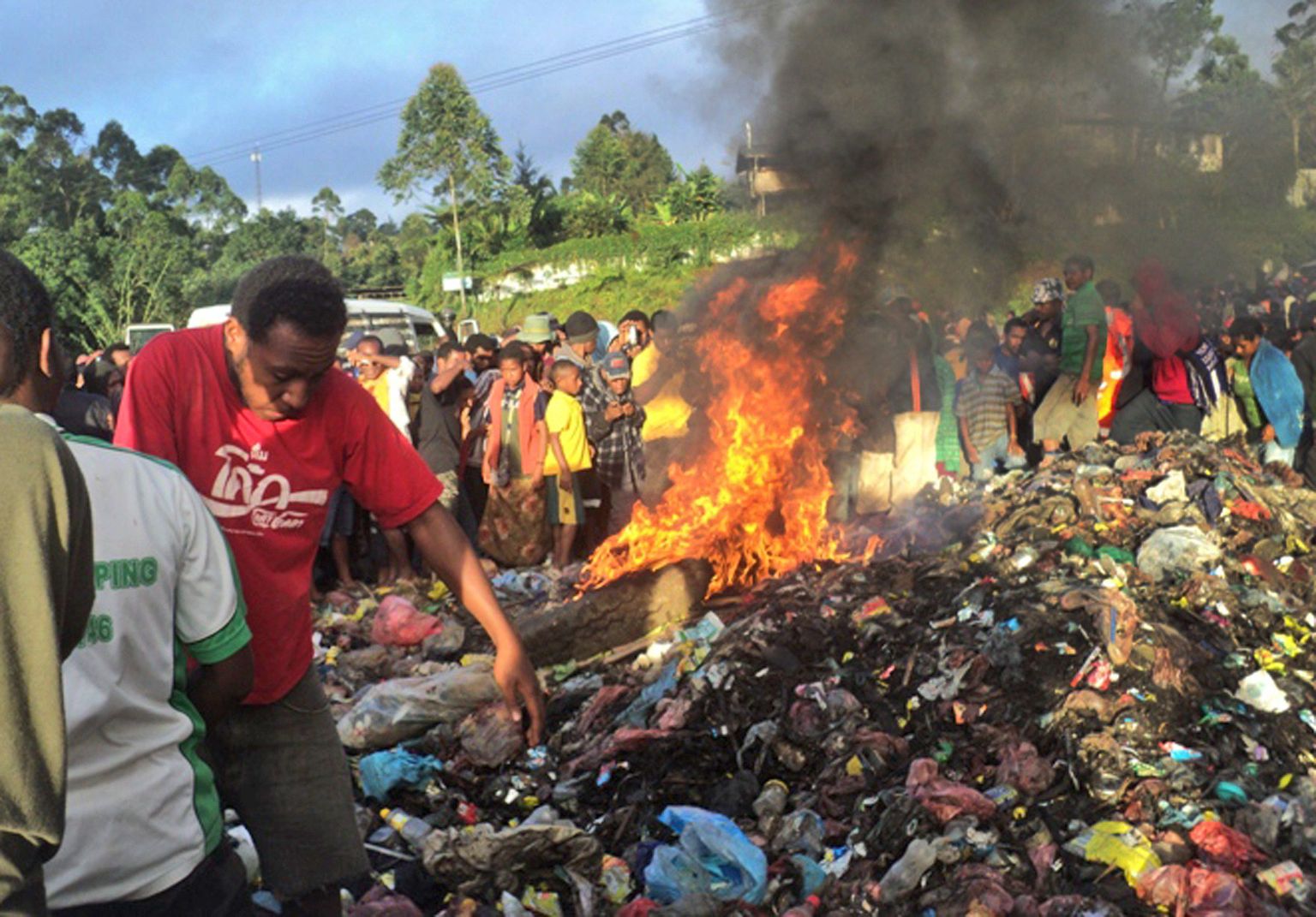 Paapua Uus-Guineas põletati «nõid» elusalt