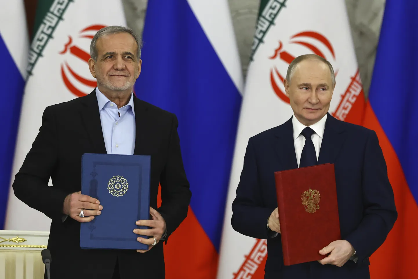 Президент Ирана Масуд Пезешкиан и Путин в Кремле во время подписания Договора о всеобъемлющем стратегическом партнерстве между РФ и Ираном, 17 января 2025 года.