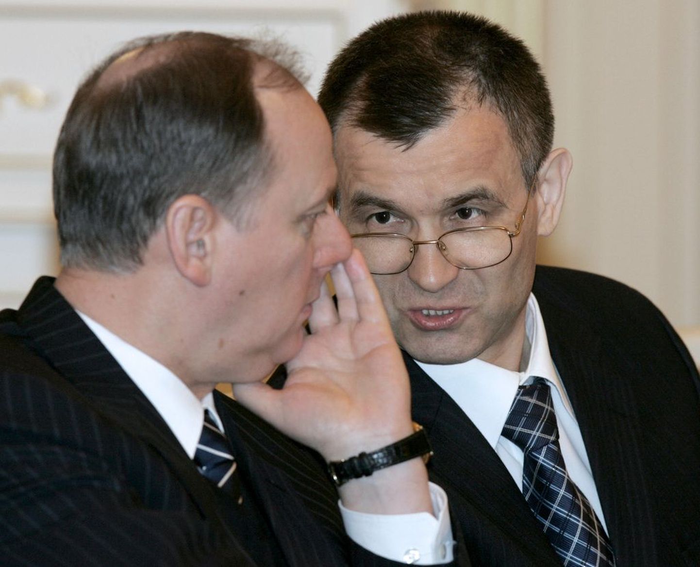Venemaa julgeolekujuht Nikolai Patrušev (vasakul) vestlemas siseminister Rašid Nurgalijeviga..