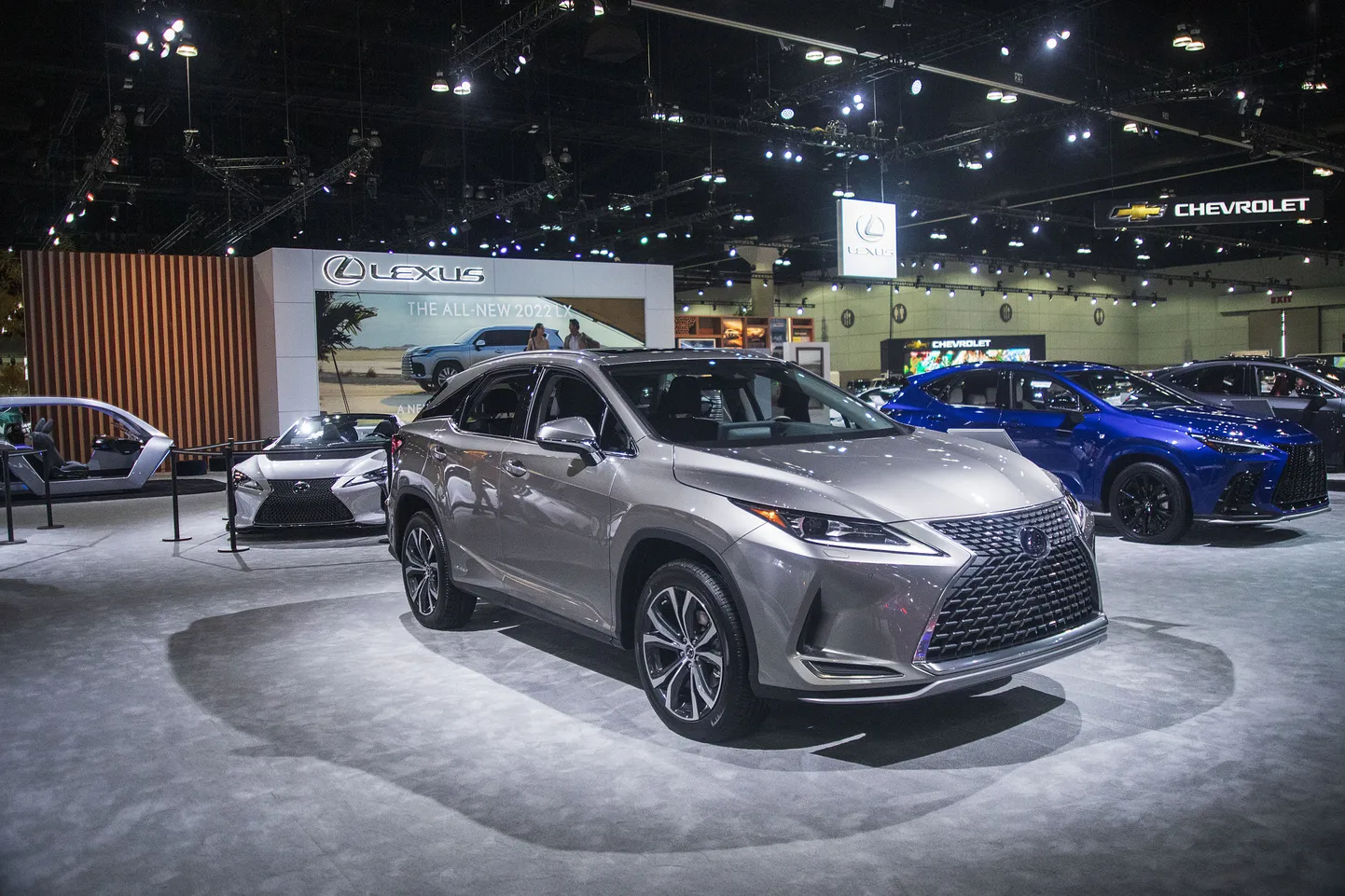 Автомобили Lexus.
