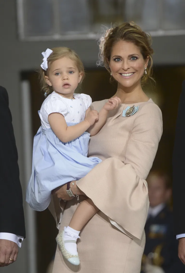 Rootsi printsess Madeleine oma tütre Leonore ristimisel.