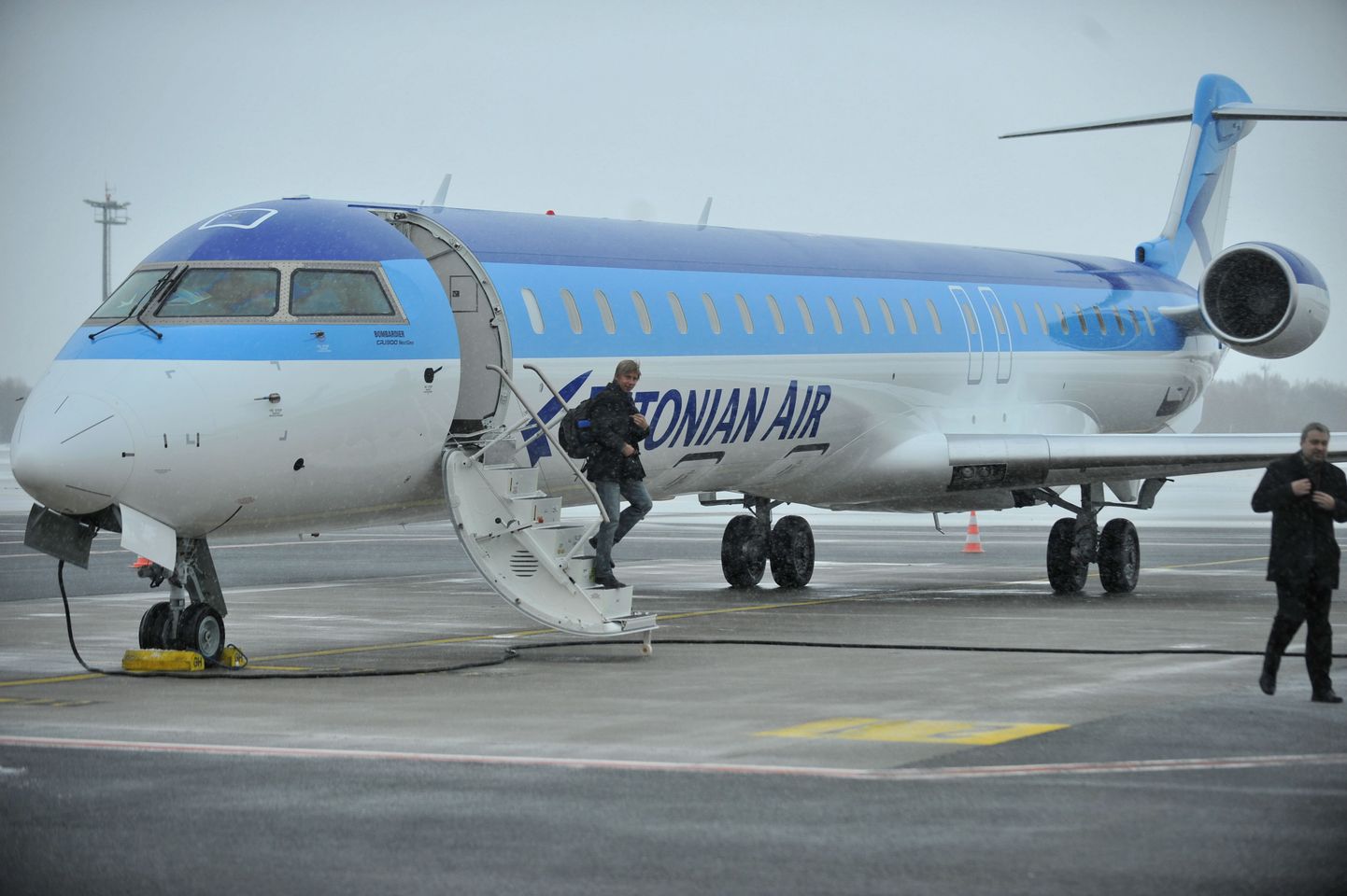 Новый самолет Estonian Air в Таллинне.