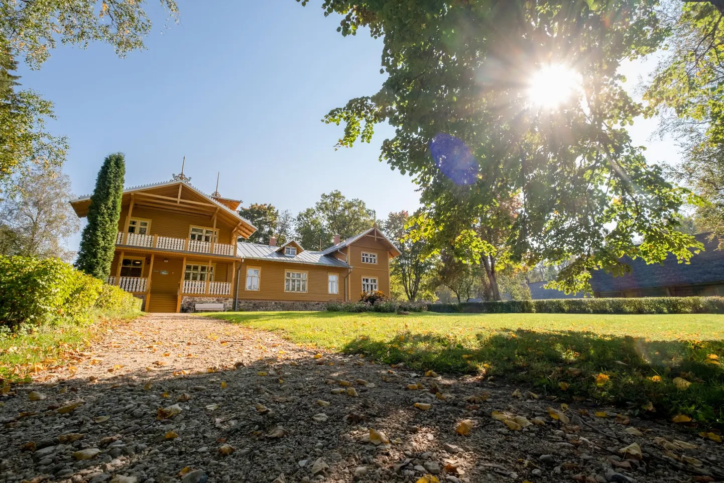 Kurgja talumuuseumis pääseb muuseumiööl lautagi.