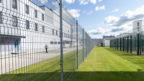 TÄNAVAKÜSITLUS ⟩ Kuidas suhtute Rootsi vangide Tartu vanglasse toomisse?