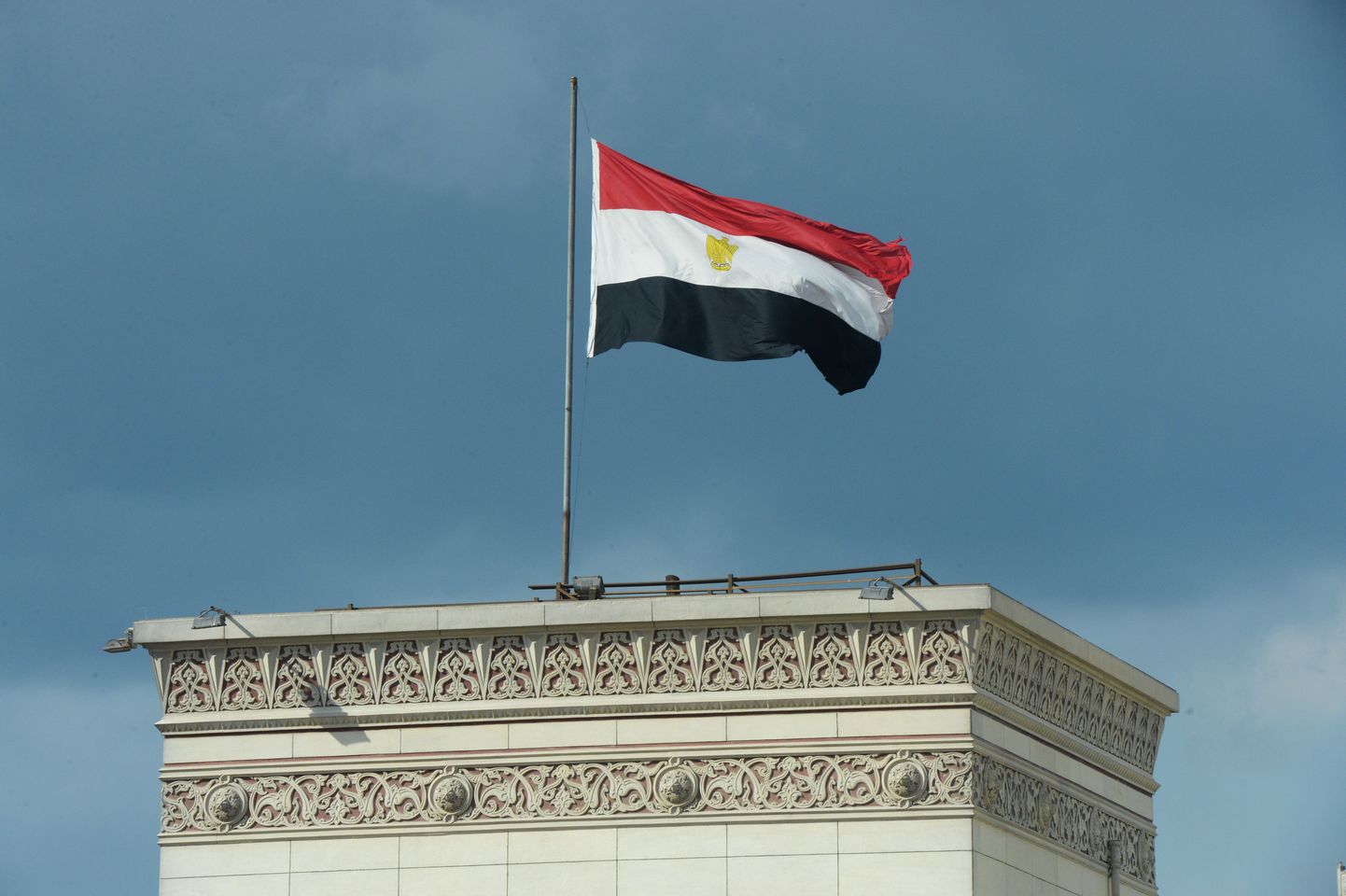 2782192 01/26/2016 Egypti's national flag on a building in Cairo. Natalia Seliverstova/Sputnik
