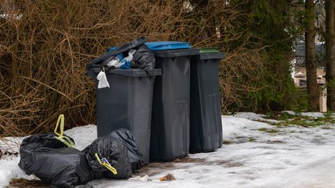 Helsingis prügi praegu ära ei veeta: hoidke oma jäätmeid rõdul!