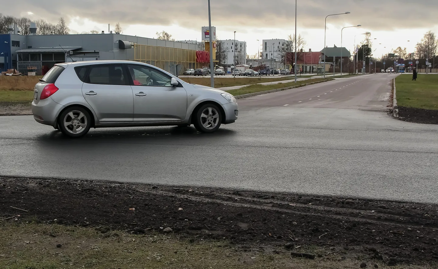 Tammsaare puiestee läbimurre Suur-Jõe tänavale sai lõpuks asfaldi alla.
