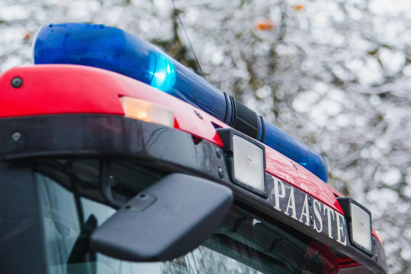 Täna öösel sai häirekeskus teate tulekahjust Pärnus Metsa tänaval, kus põles prügikast ja selle puitkonstruktsioon.