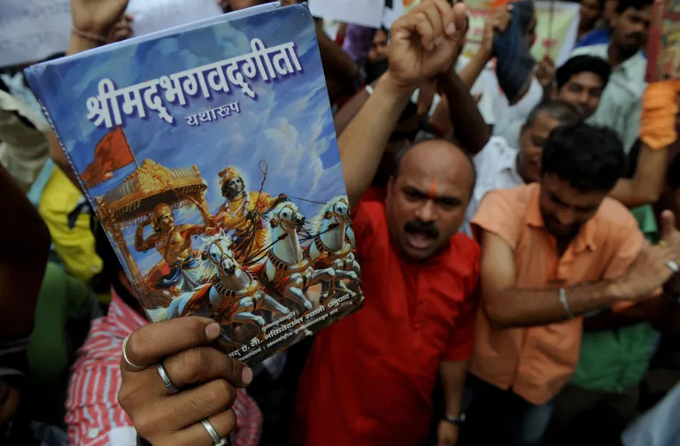 Hindud protesteerimas Vene konsulaadi ees Mumbais 2011. aasta detsembris / Scanpix