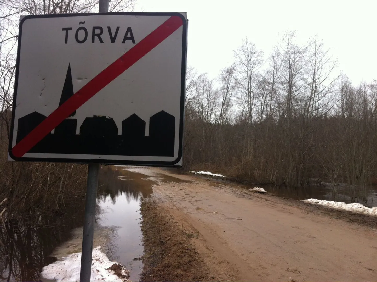 Mopeediga tulvavetesse sõitnud mees hukkus.