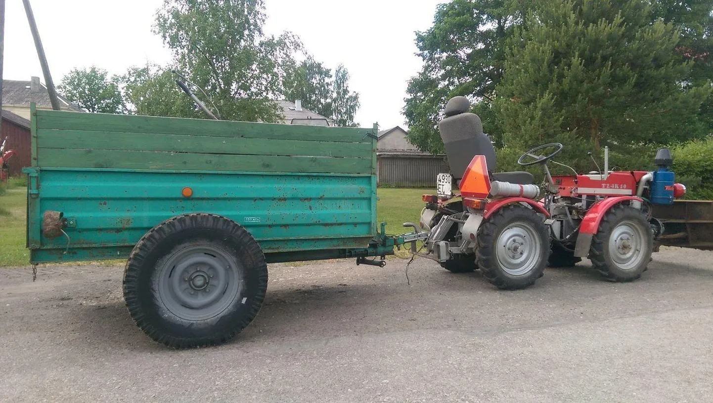 Lääneranna vallavalitsus pani oksjoniportaalis müügile väiketraktori ja veel muu ebavajaliku vara.