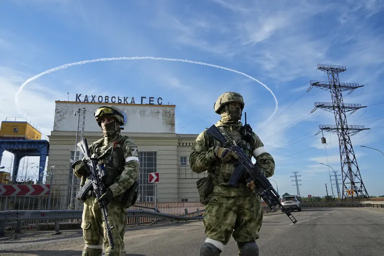 Российские солдаты на Каховской ГЭС под Херсоном