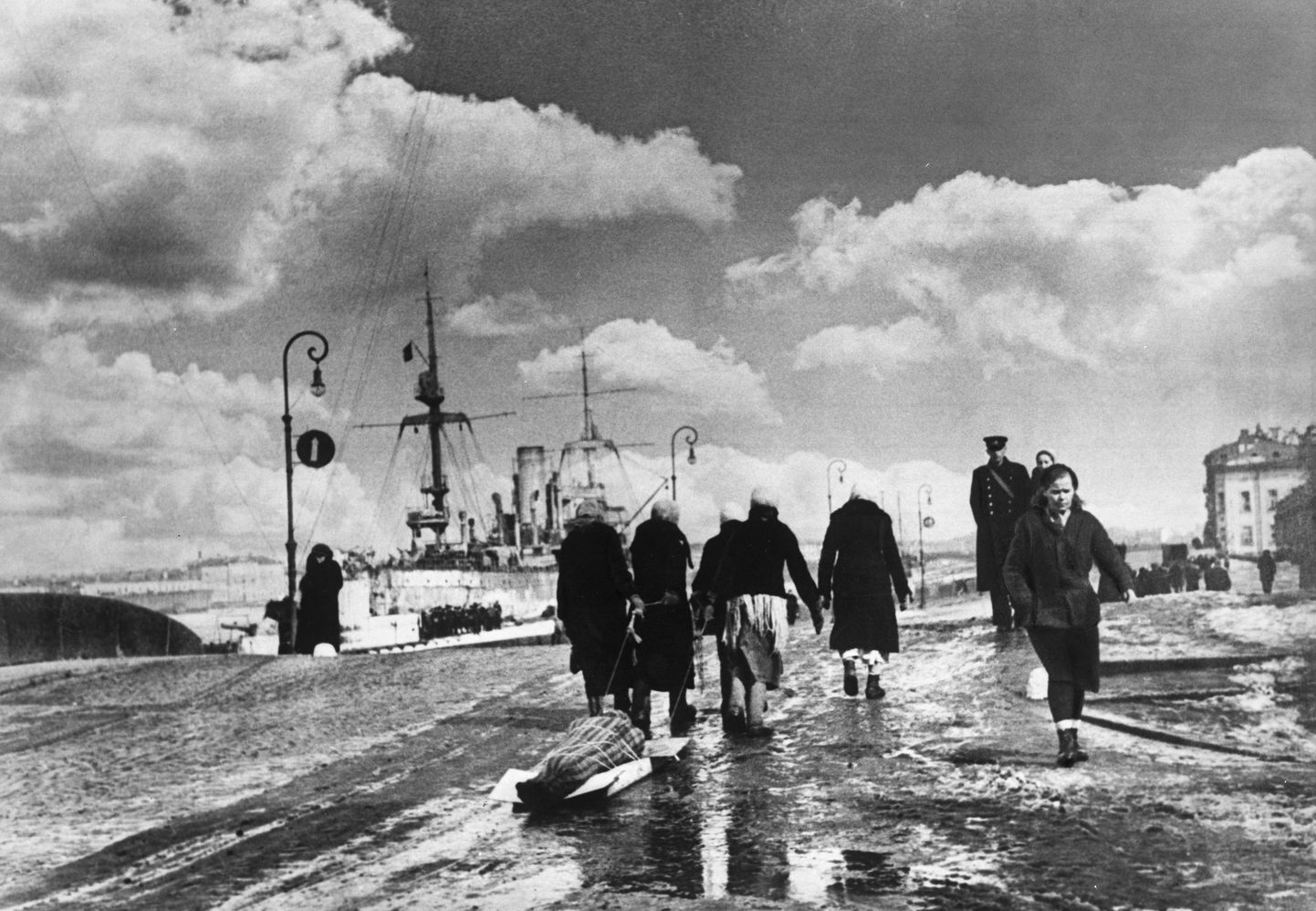 Surnu transportimine Leningradi blokaadi ajal.