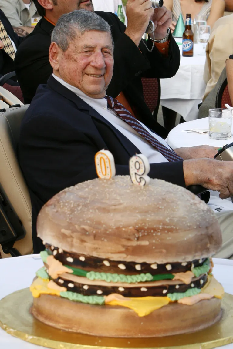 Michael «Jim» Delligatti oma 90. sünnipäeval./AP