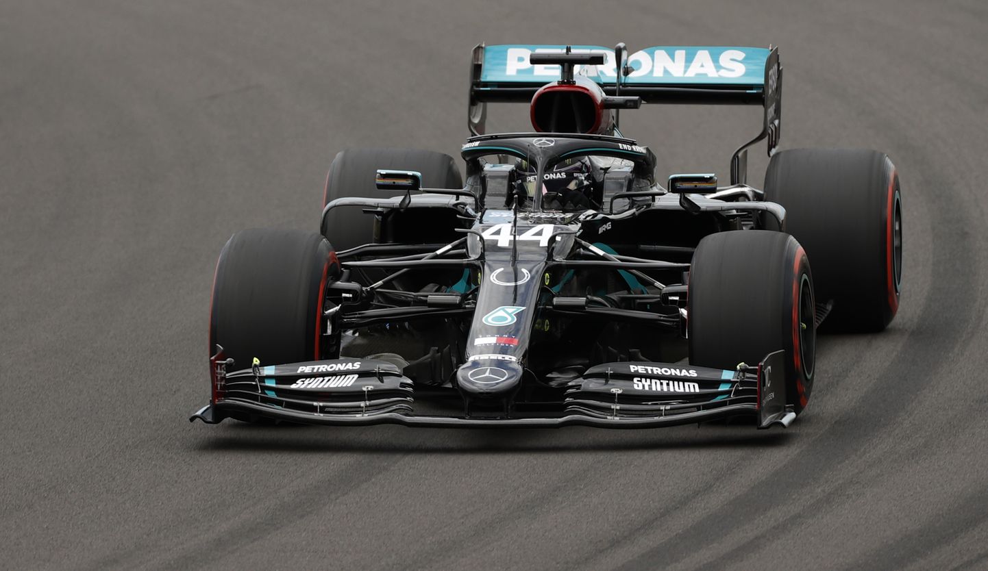Lewis Hamilton 70. aastapäeva GP teisel vabatreeningul.