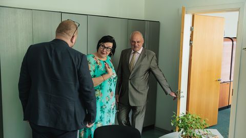 KÜSITLUS ⟩ Kes peaks olema Narva linnapea: Katri Raik, Jaan Toots või keegi kolmas?