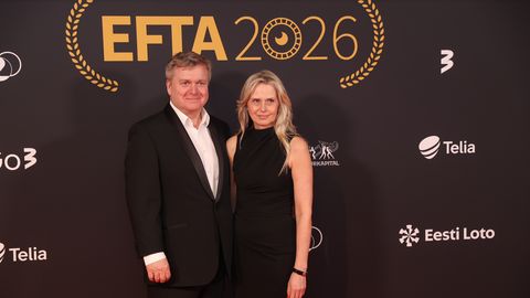 FOTO ⟩ Nagu kaks tilka vett: Jõekalda pere EFTA punasel vaibal – poeg meenutab silmatorkavalt isa