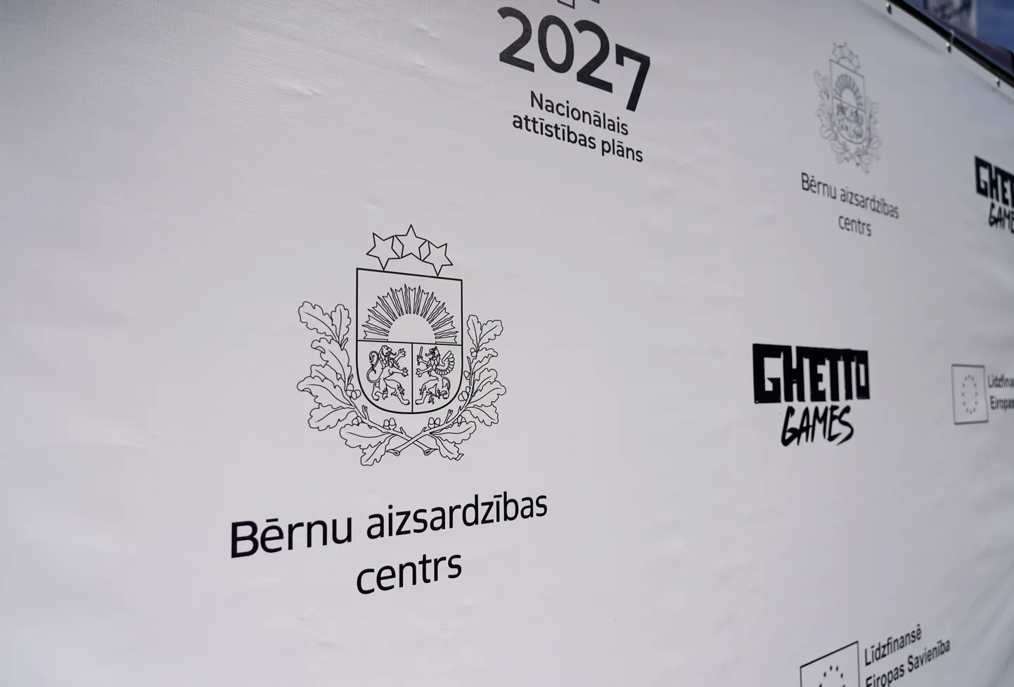 "Ghetto Games" parkā Grīziņkalnā notiek preses konference par jauniešu atkarību un uzvedības risku mazināšanu.