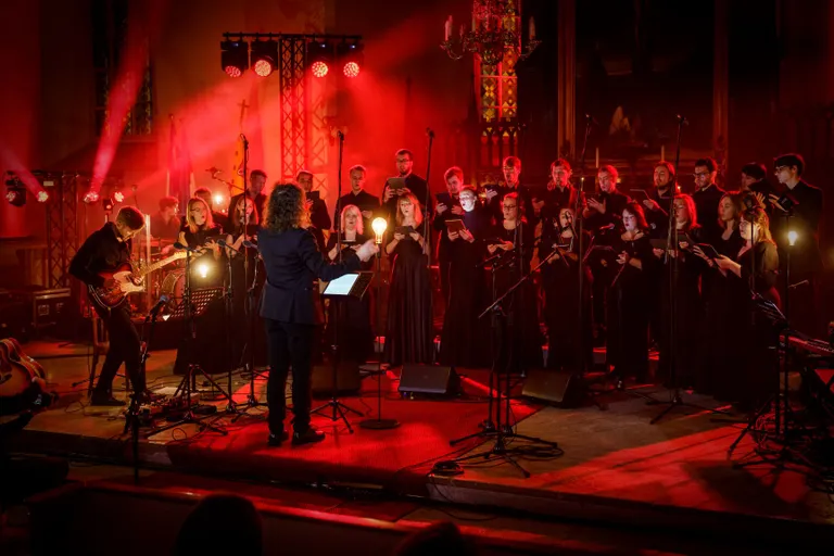 Erki Pärnoja ja Collegium Musicale kontserdil "Südaöine" EELK Tallinna Jaani kirikus.
