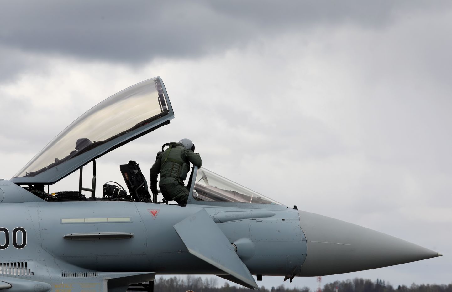 Militārais gaisa kuģis "Eurofighter" NATO Baltijas gaisa telpas patrulēšanas misijas mediju dienas laikā Nacionālo bruņoto spēku militārajā bāzē "Lielvārde".