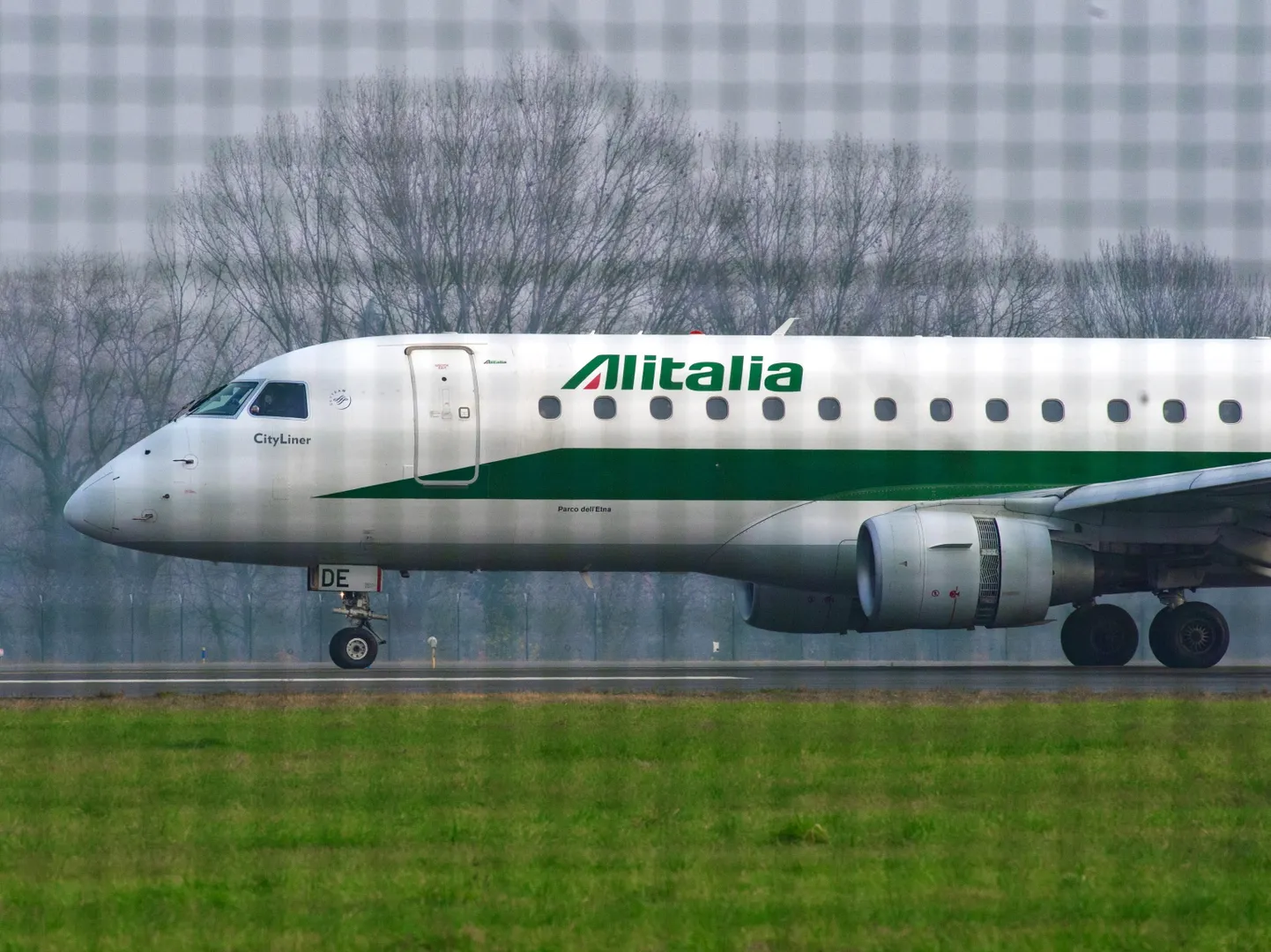 Alitalia Embraer ERJ-175  Milan Linate lennuväljal Itaalias
