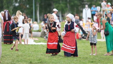 GALERII ⟩ Seto Kuningriigi päeval jagub rahvast ja toidujärjekordi