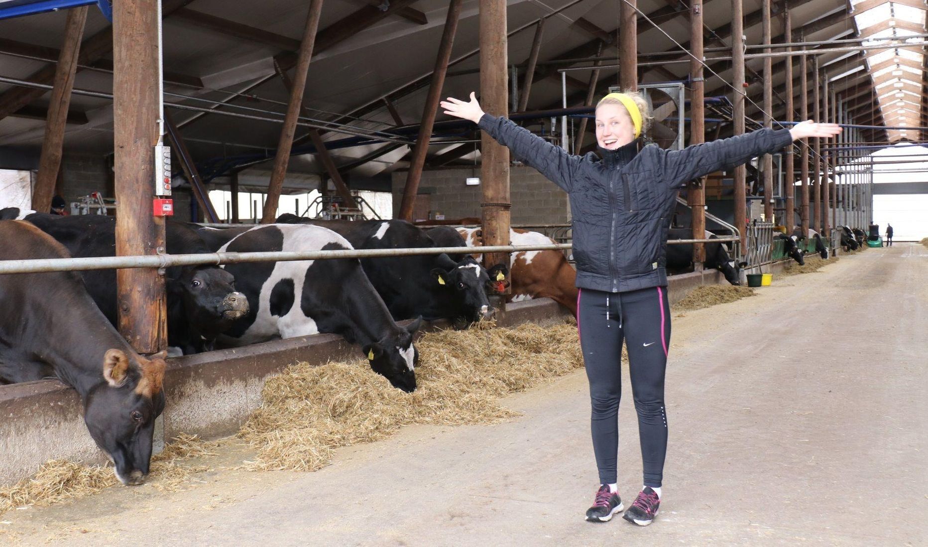 Klassikalist muusikat õppiv Greten Lehtmaa (23) töötab Nopri talumeiereis kauba komplekteerijana, kuid ei karda ka loomi ja on isegi lehma lüpsnud.