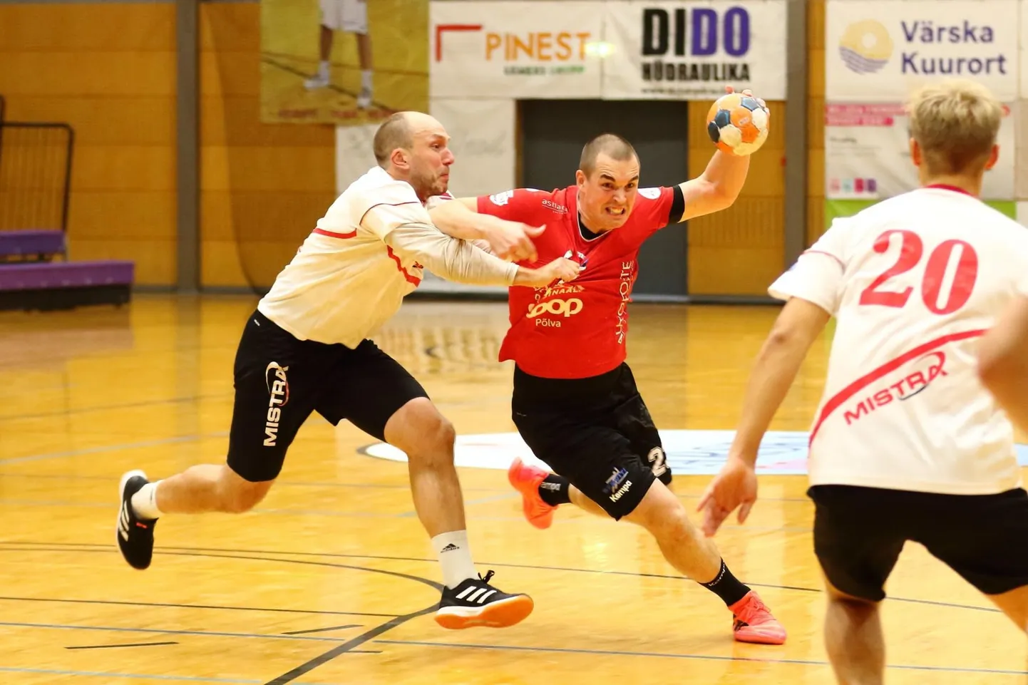 Andris Celminš (palliga) alustas hooaega Põlva Serviti särgis viie järjestikuse võiduga.