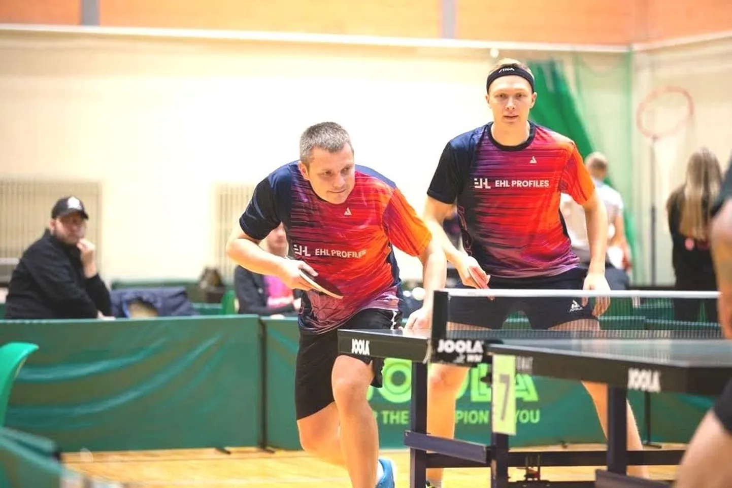 Meistriliiga meeskond Viljandi LTK Sakala/EHL Profiles sai nädalavahetusel võistkondlike meistrivõistluste tabelisse juurde ühe võidu ja kolm kaotust. Fotol on Viljandi esinduses mängivad Valdas Martinkus (vasakul) ja Mihkel Pae.