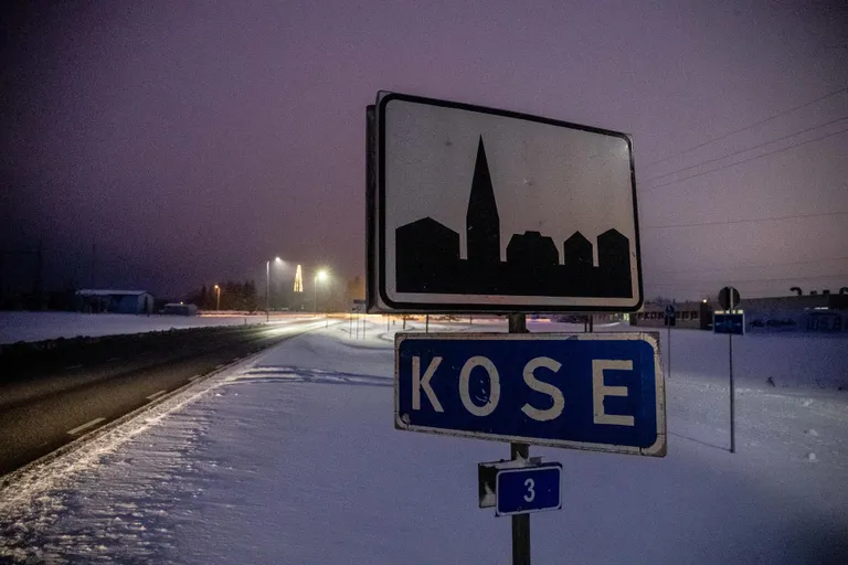 Въезд в поселок Козе.