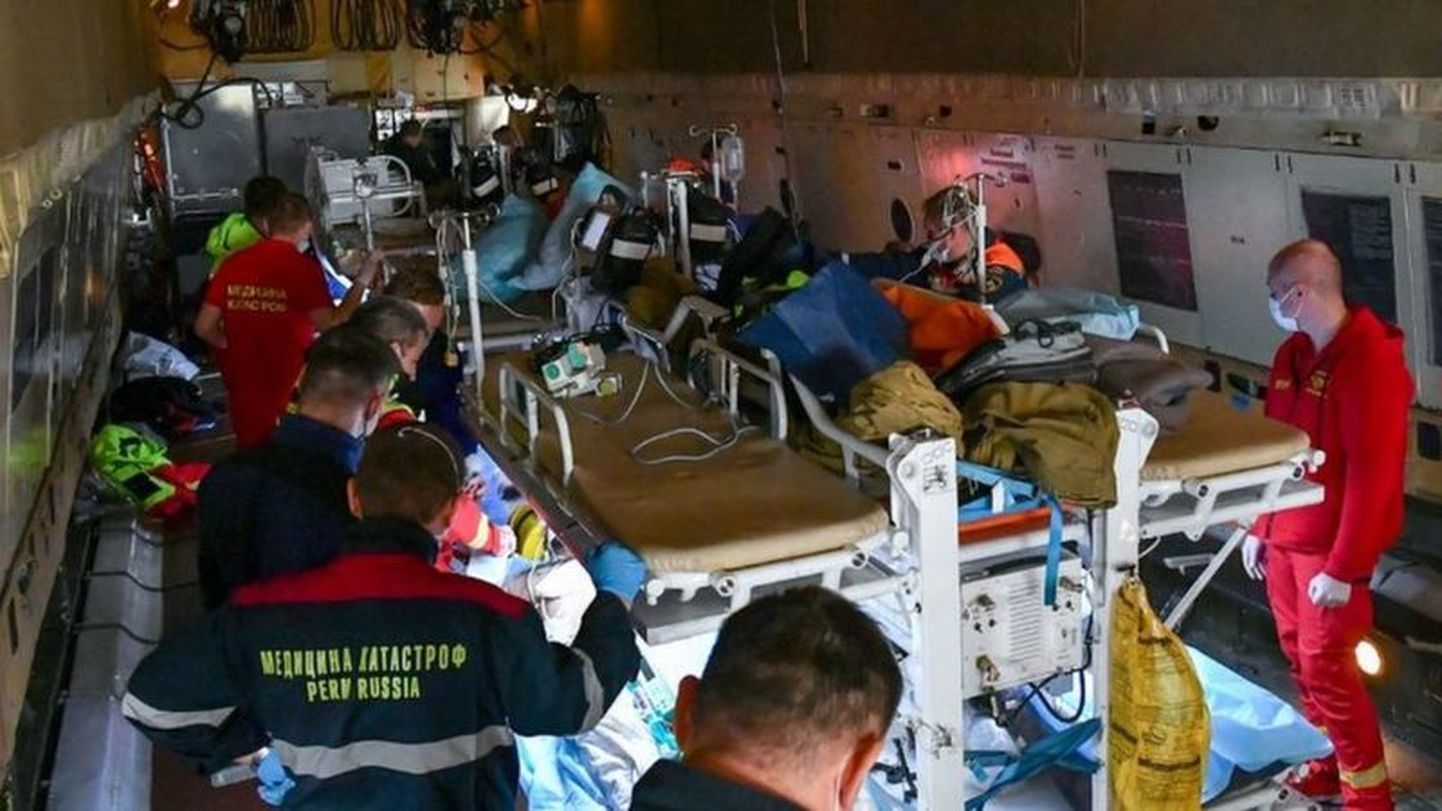 Несколько пострадавших были эвакуированы в Москву спецбортом МЧС, их состояние оценивается как стабильно тяжелое.