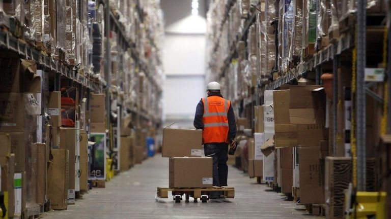 Компания Amazon не стеснялась следить за тем, насколько расторопно работают люди на ее складах