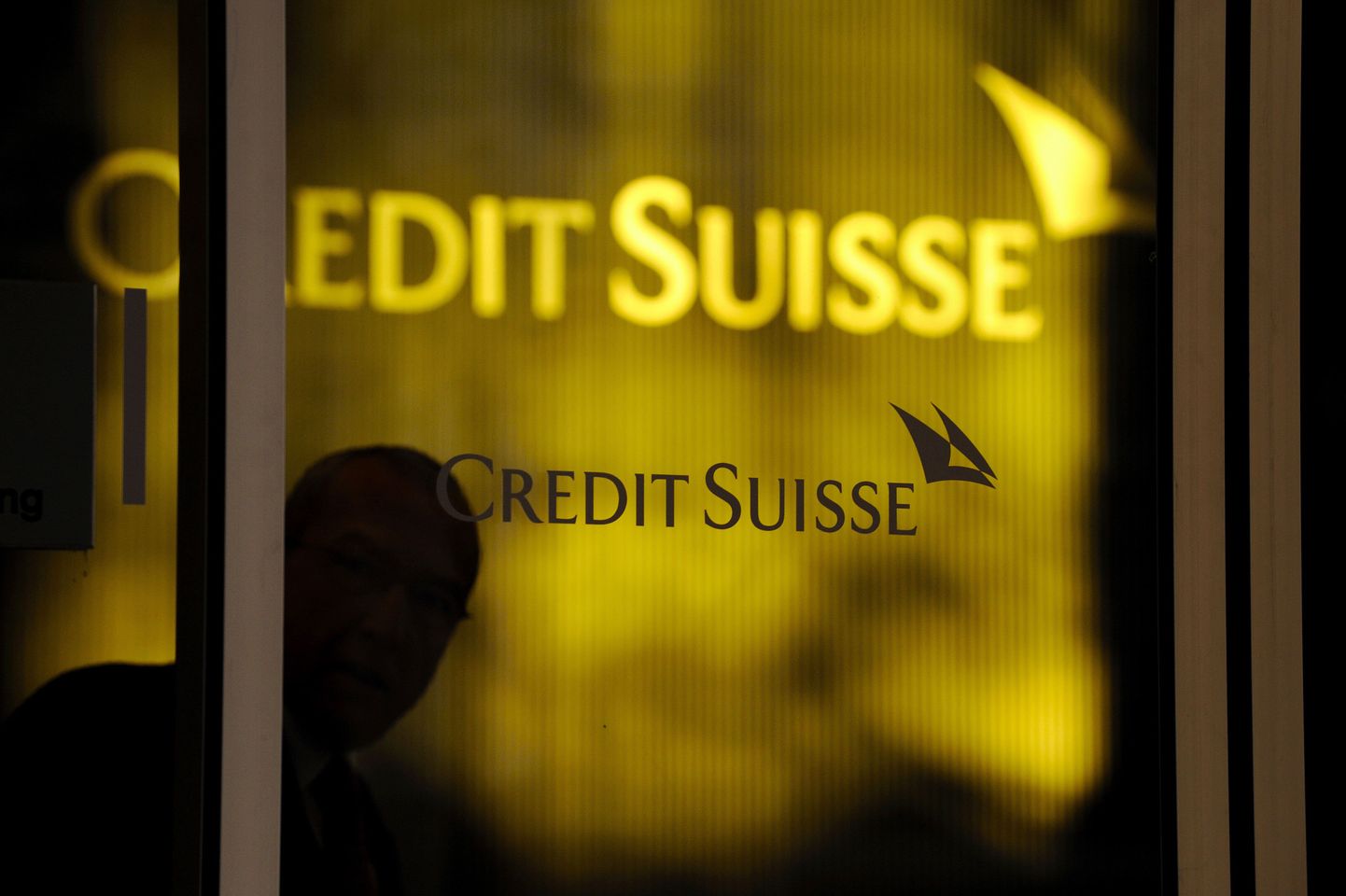 Credit Suisse vähendas boonuseid.