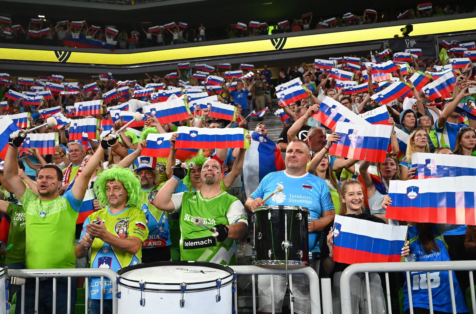 Sloveenia jõudis kodupubliku toetusel võrkpalli MM-il poolfinaali.