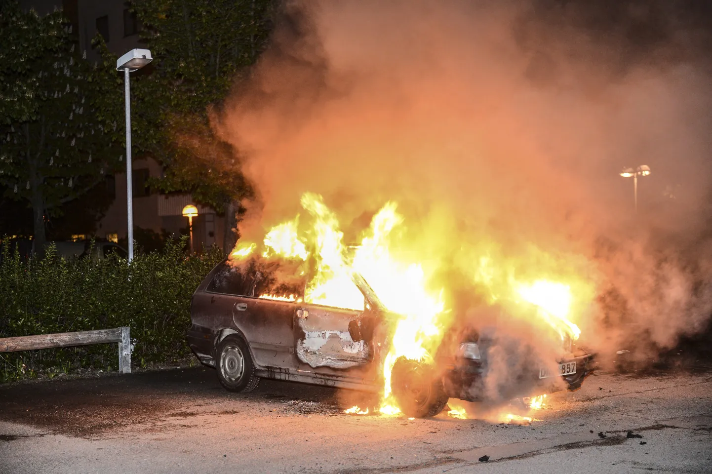 Foto on illustratiivne. Põlev auto Stockholmis.