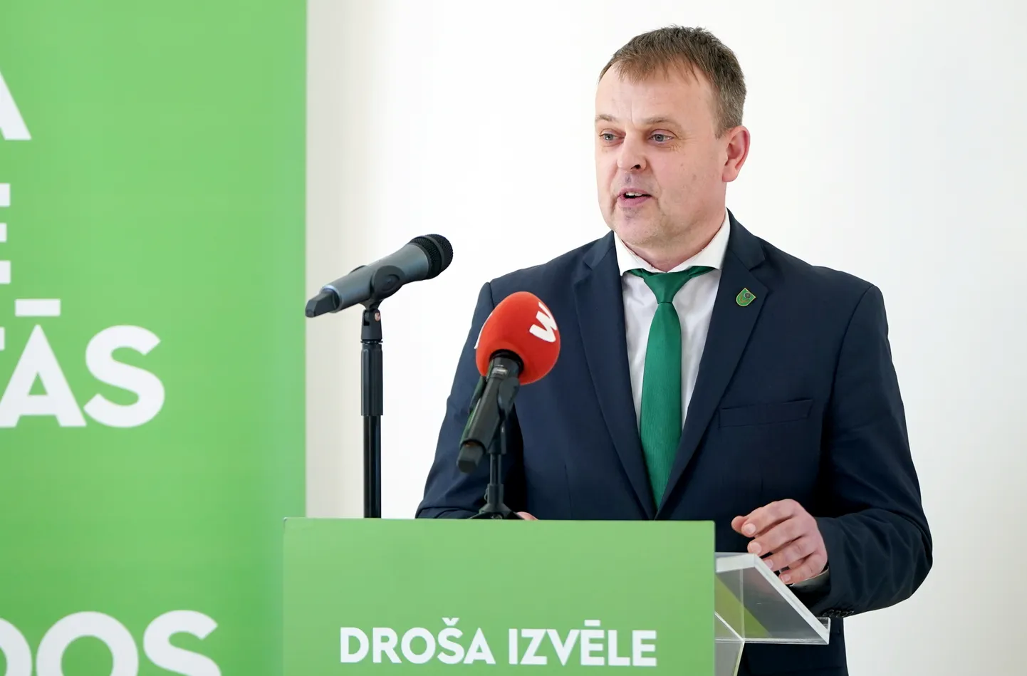Rēzeknes novada pašvaldības izglītības un sporta pārvaldes vadītājs Guntars Skudra piedalās partiju apvienības "Jaunā vienotība"  pašvaldību vēlēšanu sarakstu prezentācijas pasākumā Rīgas pils Latvijas Nacionālā vēstures muzejā.