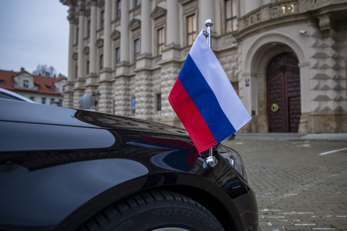 Tšehhi valitsus saadab riigist välja 18 Vene diplomaati