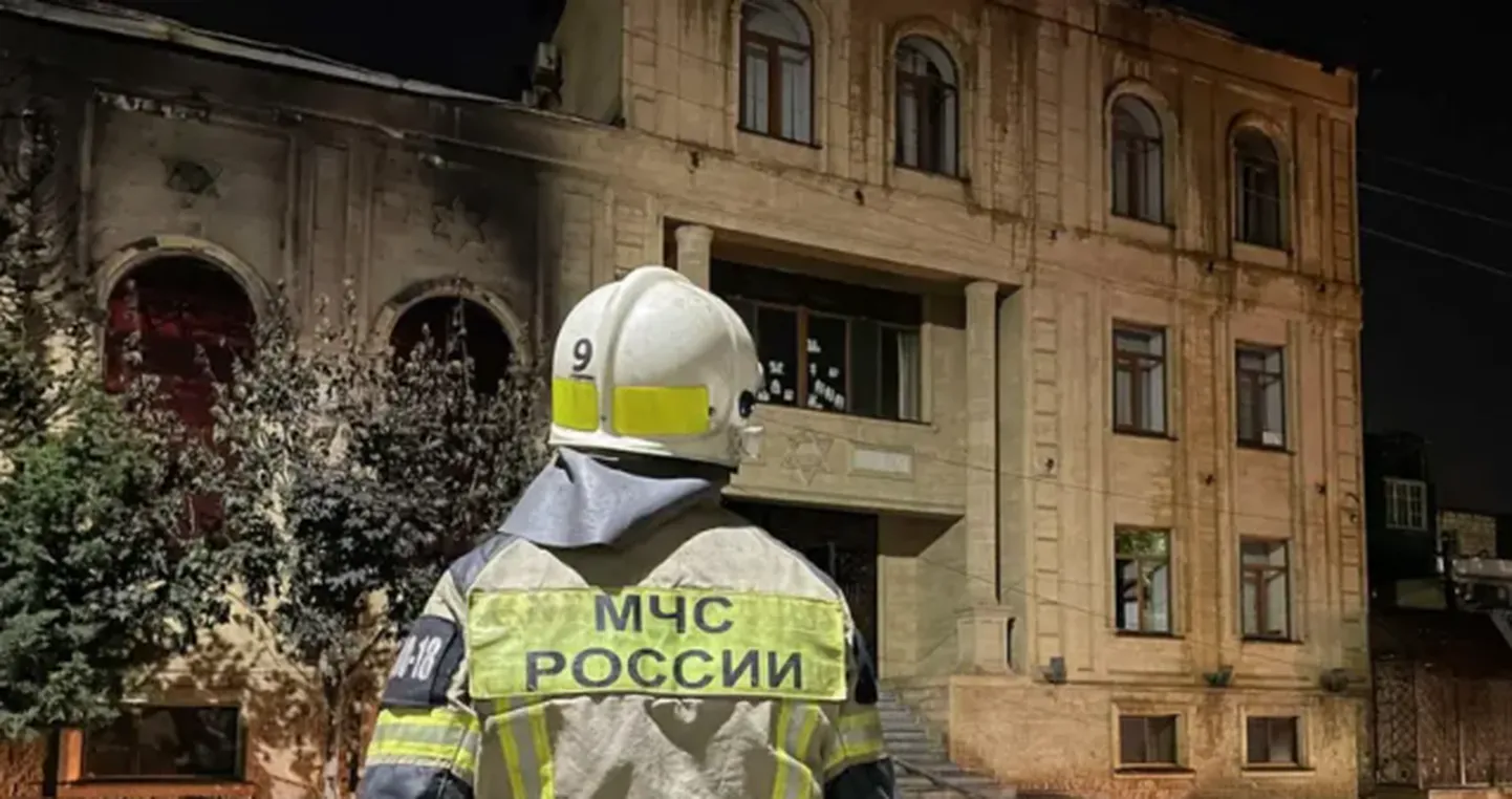 Здание синагоги в Дербенте после нападения