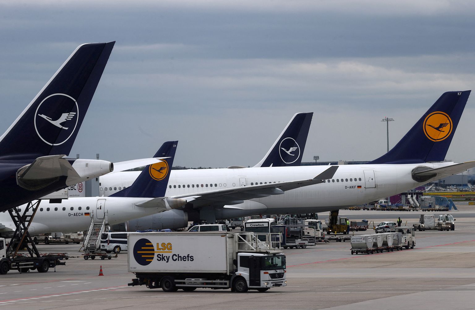 Lufthansa lennukid jäävad reedel maa peale.