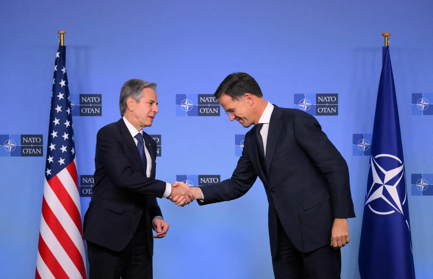 NATO peasekretär Mark Rutte (paremal) ja USA välisminister Antony Blinken, kellele oli see viimane alliansi kohtumine.