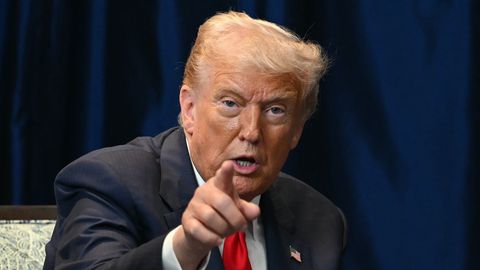 Tramps piedalās Taizemes – Kambodžas miera līguma parakstīšanā