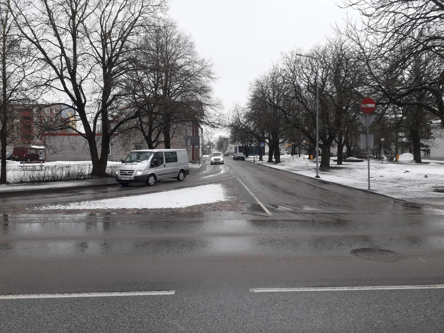 Laada tänava algus Rakveres täna varahommikul.