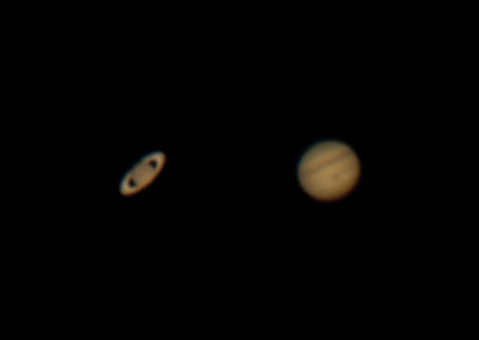Hiidplaneedid Saturn ja Jupiter läbi Tõrva astronoomiaklubi teleskoobi 21. juulil 2020. Planeetide kujutised on tõstetud ühele fotole kokku. 