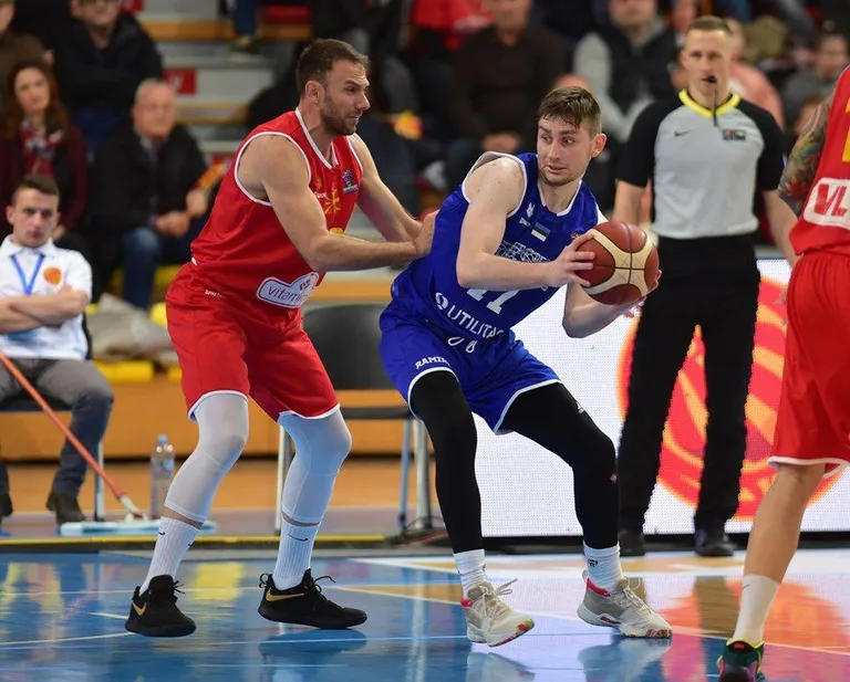 Kristian Kullamäe (palliga) koolitas Põhja-Makedoonia mängijaid.