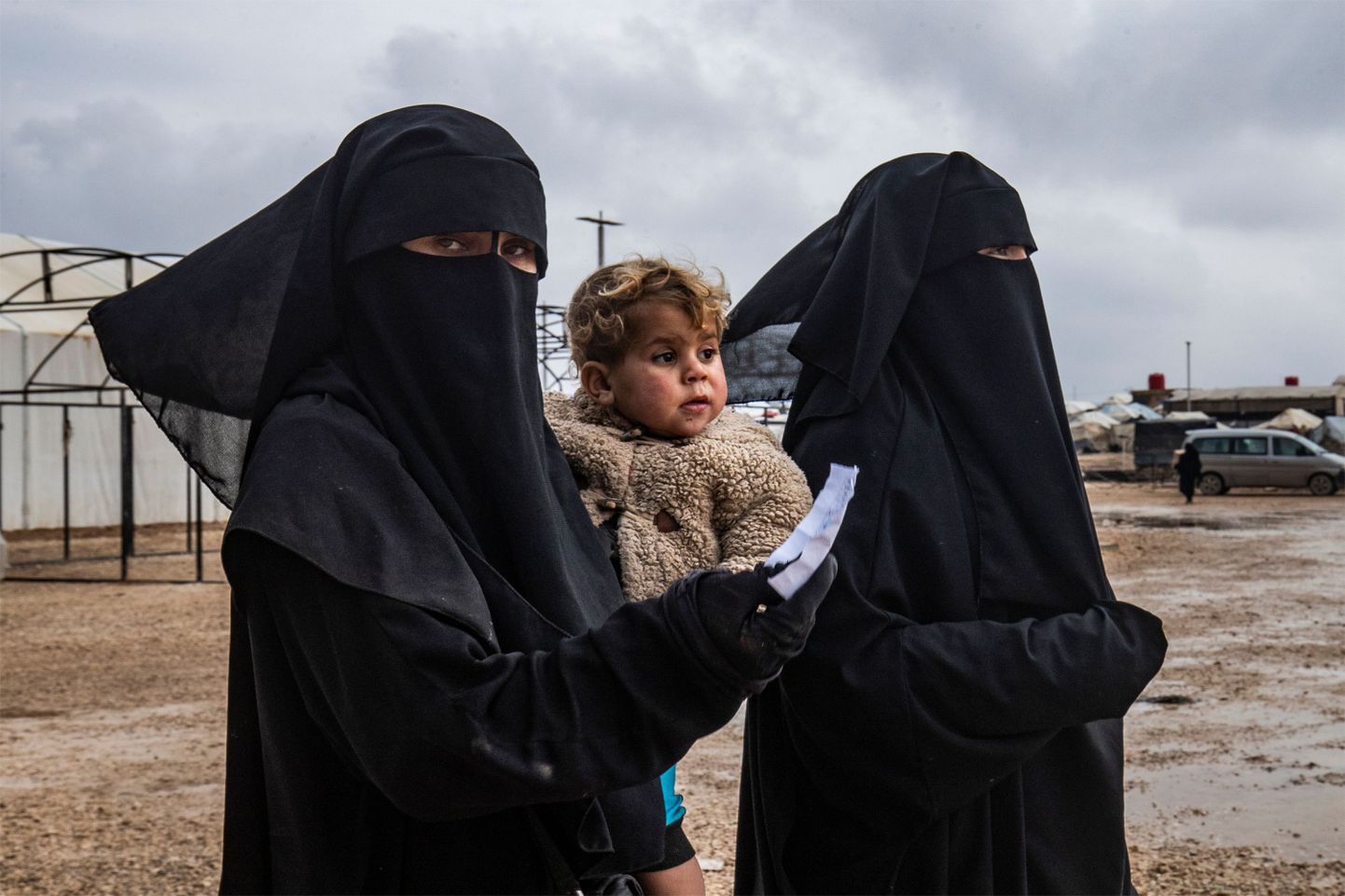 ISISe võitlejate naised Al-Holi laagris.