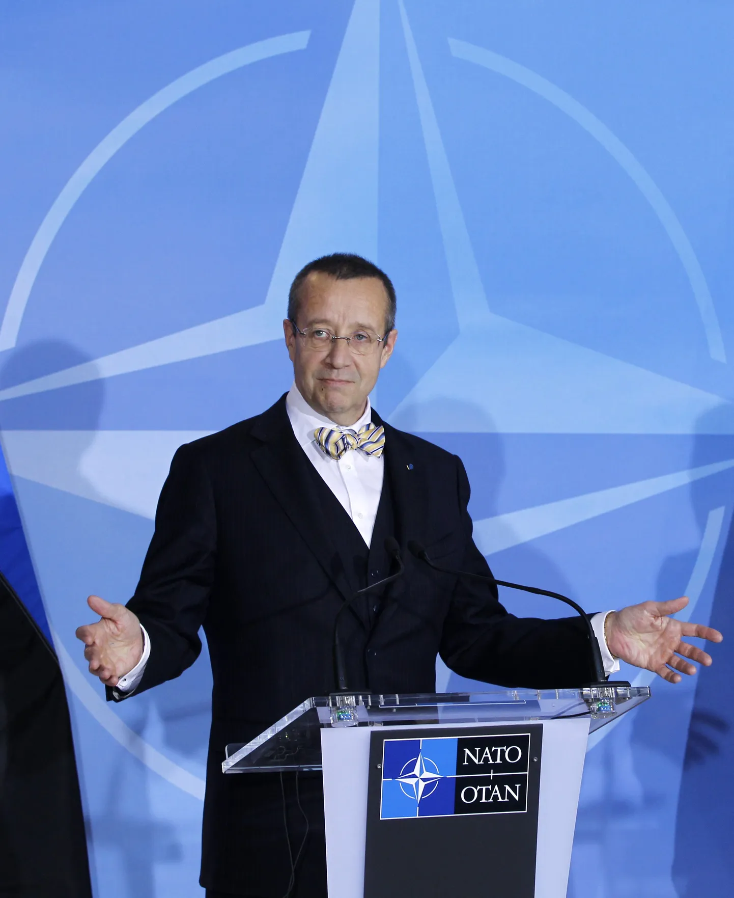 Президент Ильвес на пресс-конференции в штаб-квартире НАТО в Брюсселе.