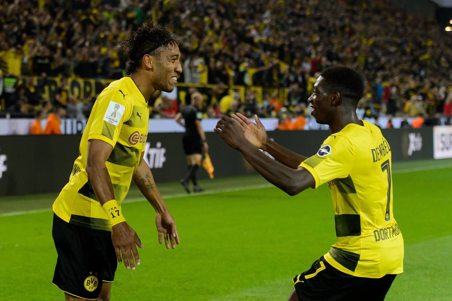 Pierre-Emerick Aubameyang (vasakul) ja Ousmane Dembele on pähe võtnud, et tahavad Dortmundi Borussiast lahkuda.